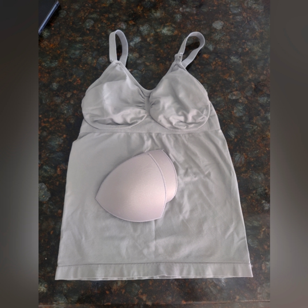Kindred Bravely size Medium maternity over the bump shorts and nursing tank
